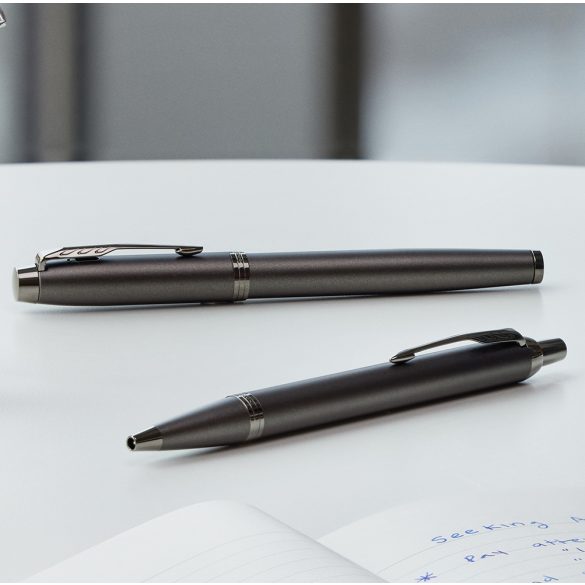 PARKER ROYAL IM PROFESSIONALS MONOCHROME GOLYÓSTOLL BRONZ, FEKETE KLIPSZ 2172961 
